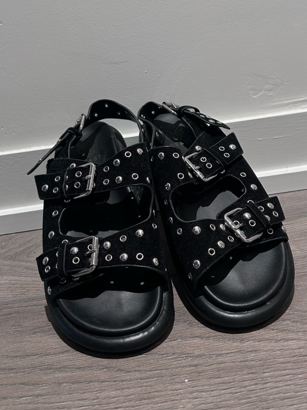 BEAST FASHION Black Studded Buckle Sandals